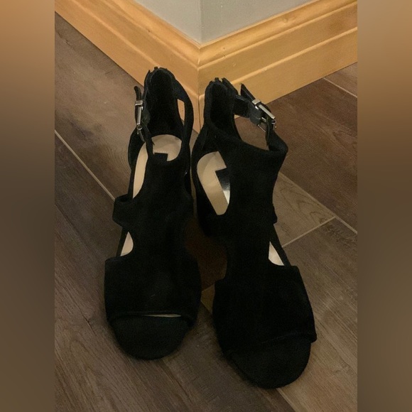 Black Heels - Picture 1 of 5